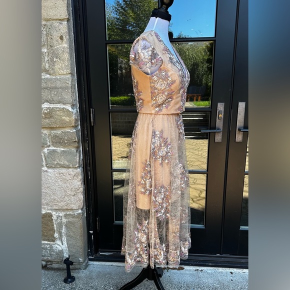 Dress the Population Two Piece Dress, NWT, size M, floral embroidered lace - Picture 6 of 7